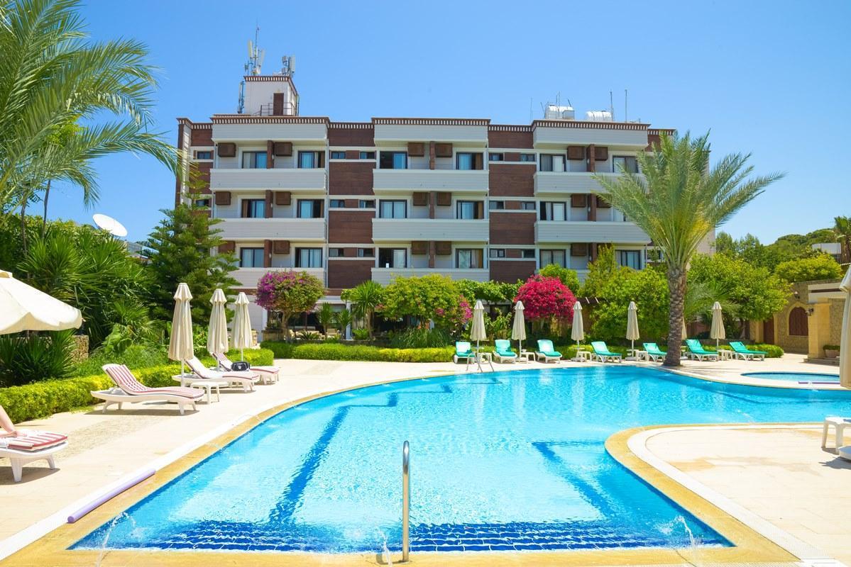 Hotel Pia Bella Kerýnia Eksteriør bilde